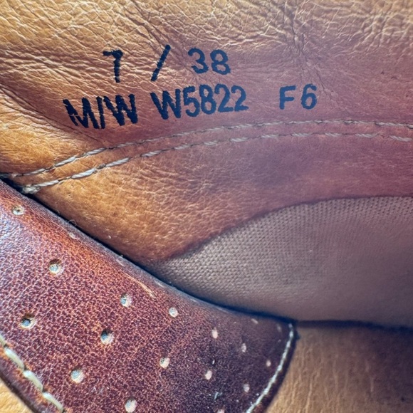 Born Women's Brown Leather hand Crafted Clogs - Picture 8 of 8